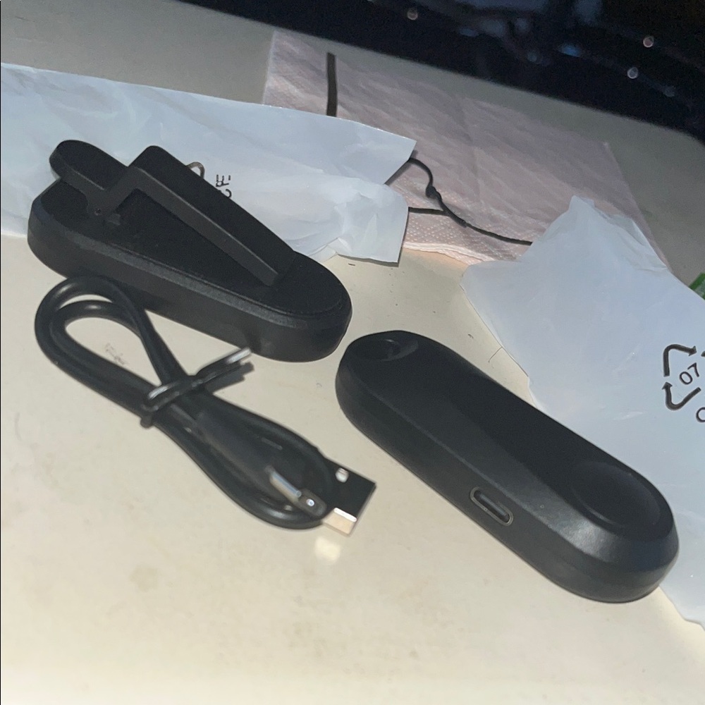 NWOT-Wireless Kindle, Bluetooth Page Turner, Silent Aid for phone iPad & Tablets